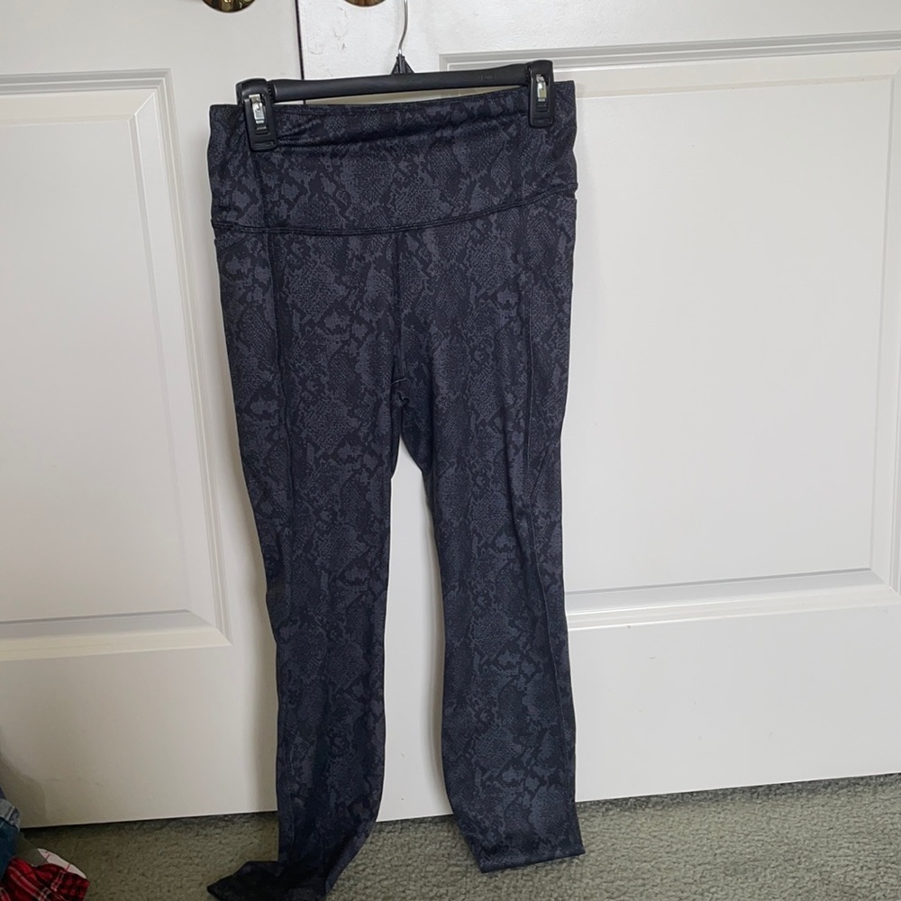 Never worn Athletic leggings with pockets